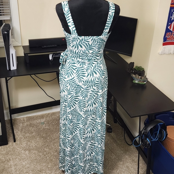 41 Hawthorn Teal Leaf Pattern Maxi Dress - Picture 5 of 9